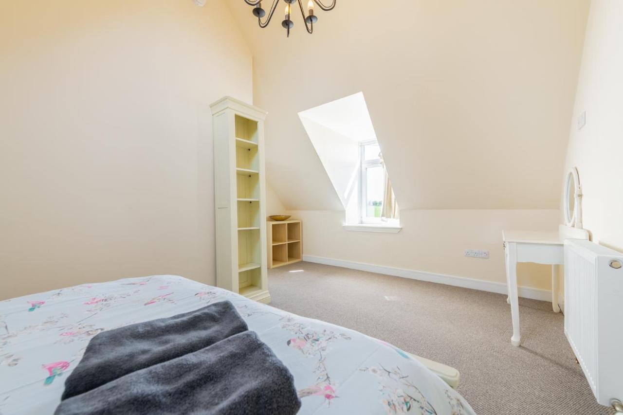 Nether Newton - Sleeps 12, Hottub, Sauna, Private Garden Newmilns Exterior foto