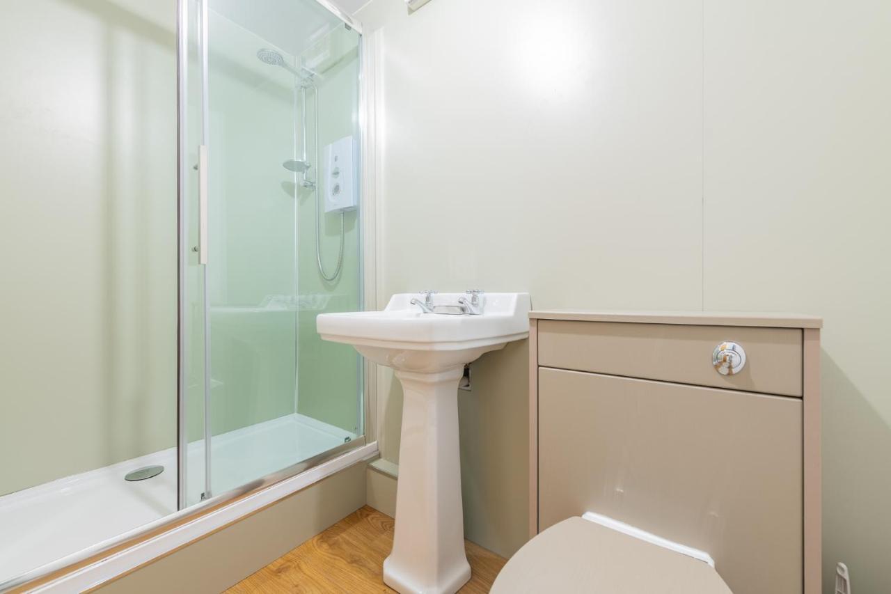 Nether Newton - Sleeps 12, Hottub, Sauna, Private Garden Newmilns Exterior foto